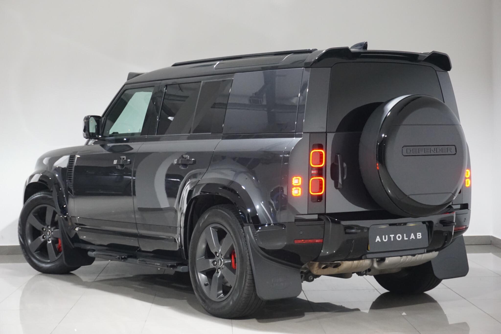Land Rover Defender 110 3.0 D300 MHEV X-Dynamic HSE Hard Top SUV Auto 4WD MWB Euro 6 (s/s) 5dr
